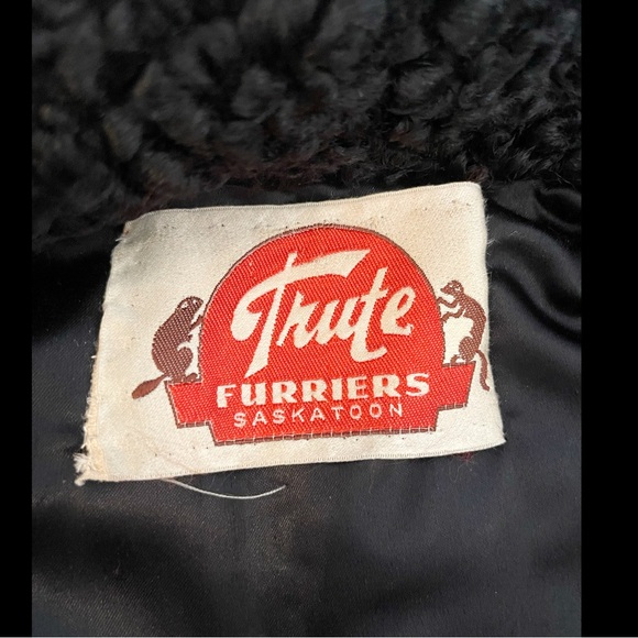 Vintage Persian Lamb Fur Coat. Beautiful Black Fur in Excellent Condition - Picture 7 of 8